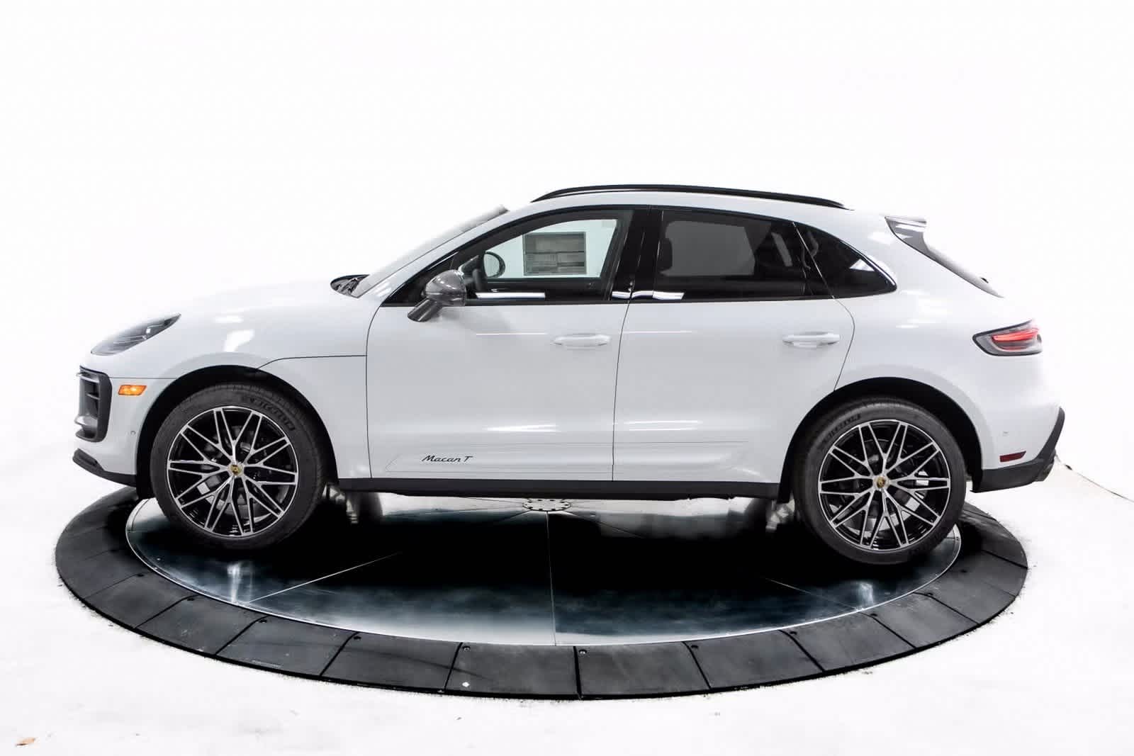 Thumbnail: 2025 Porsche Macan - 2