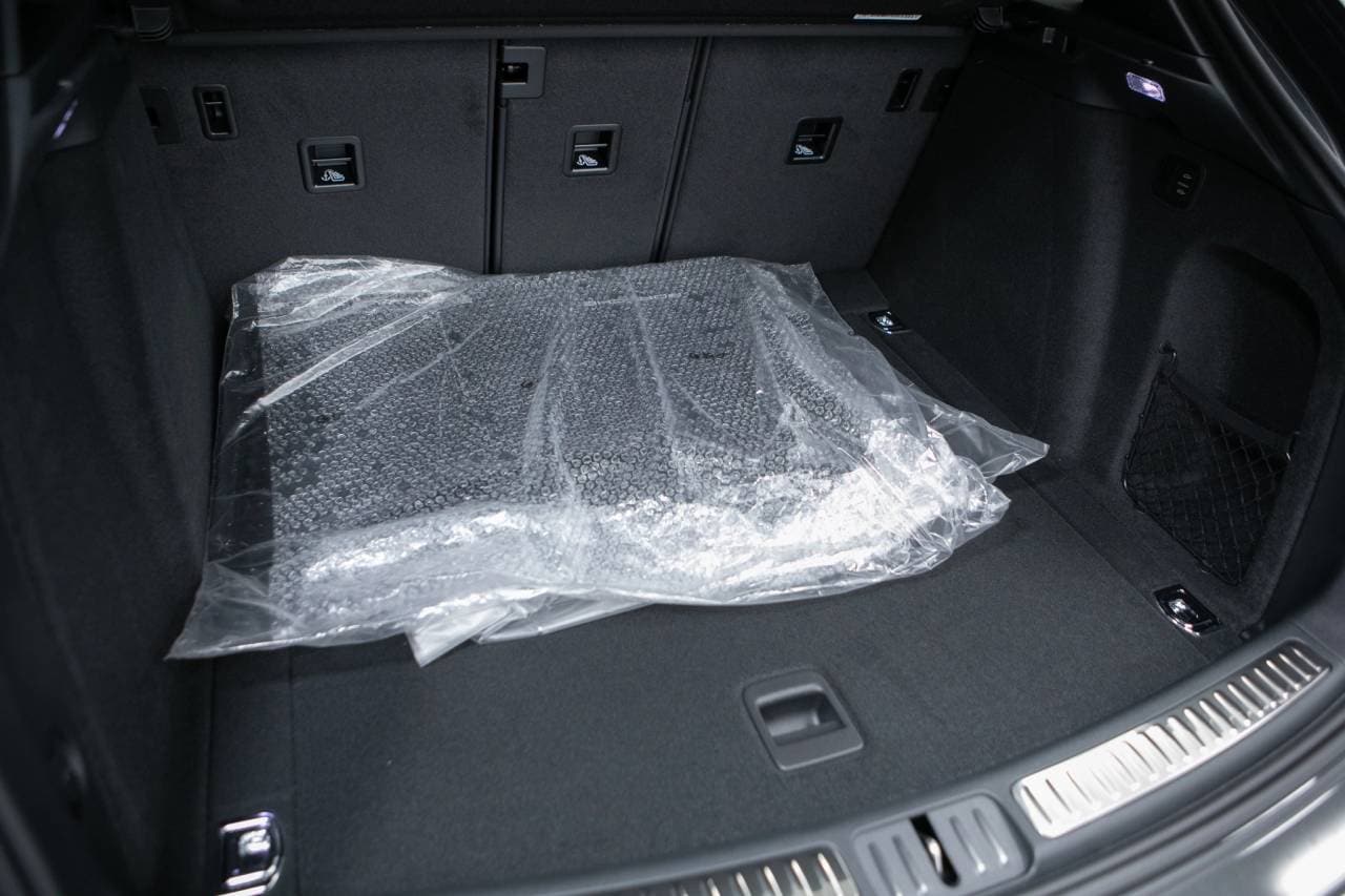 Thumbnail: 2026 Porsche Macan - 40