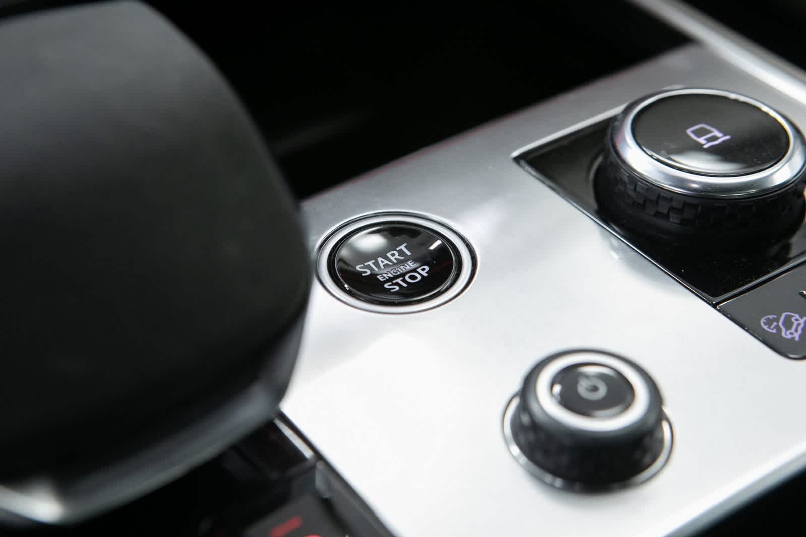 Thumbnail: 2023 Land Rover Range Rover - 21