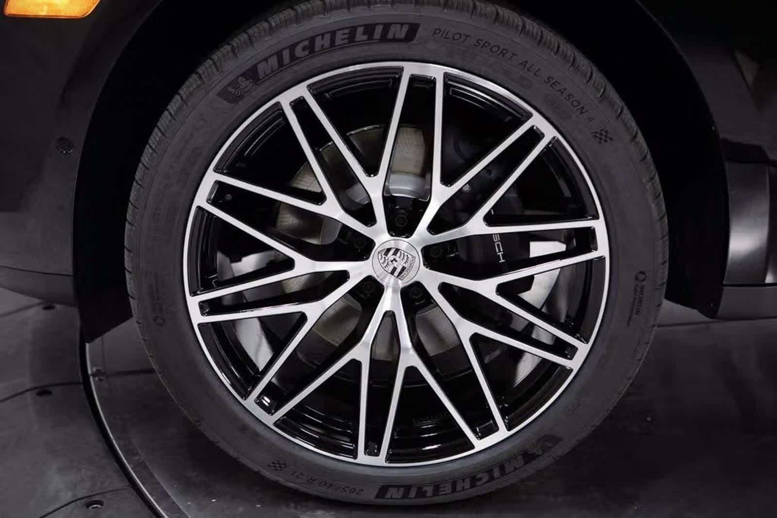 Thumbnail: 2025 Porsche Macan - 11