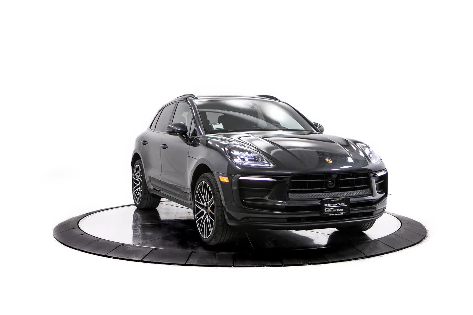 Thumbnail: 2026 Porsche Macan - 9