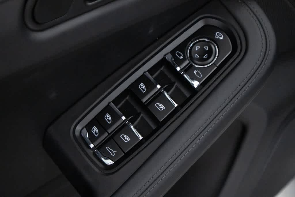 Thumbnail: 2024 Porsche Macan - 18