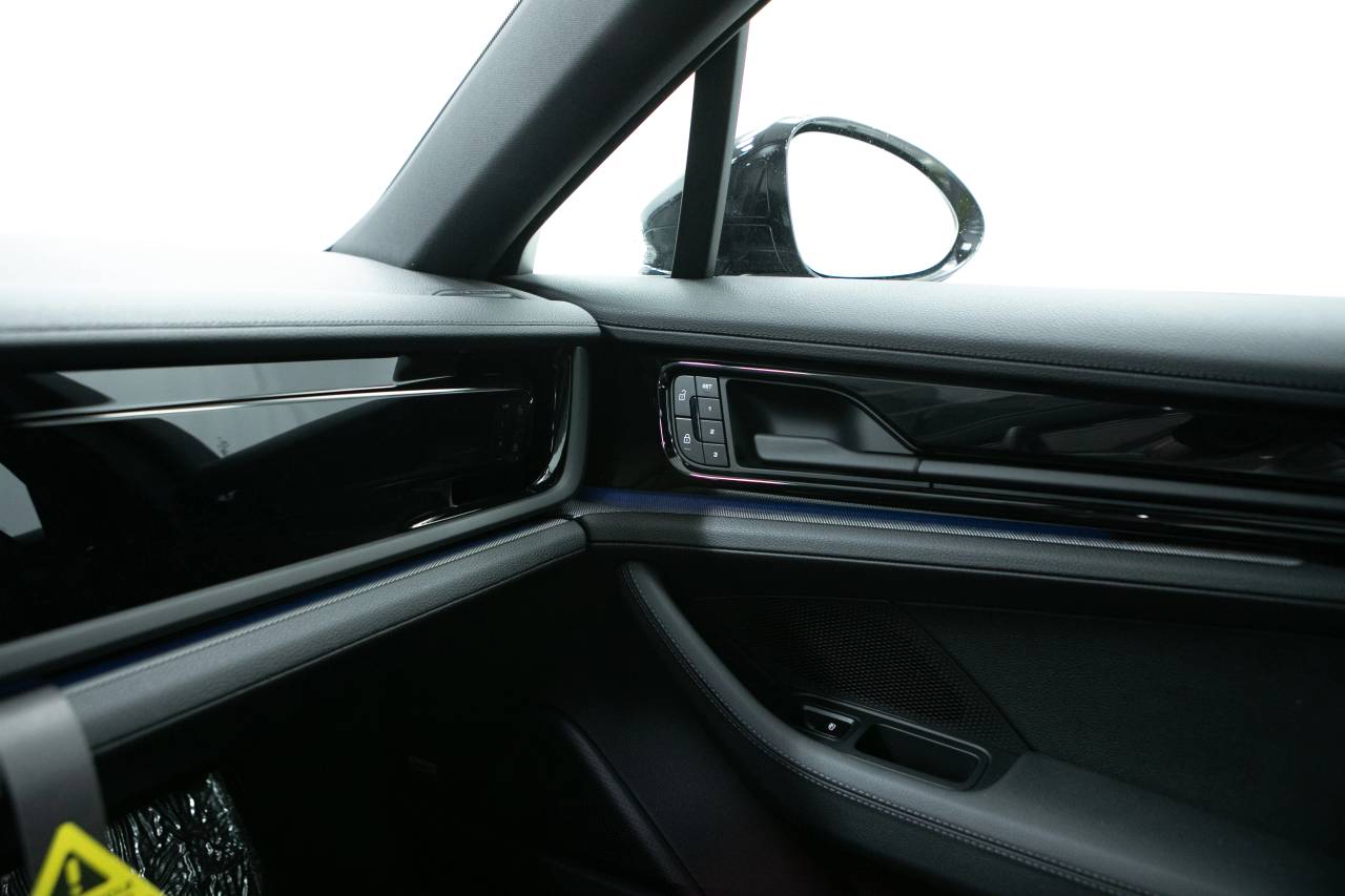 Thumbnail: 2025 Porsche Panamera - 31