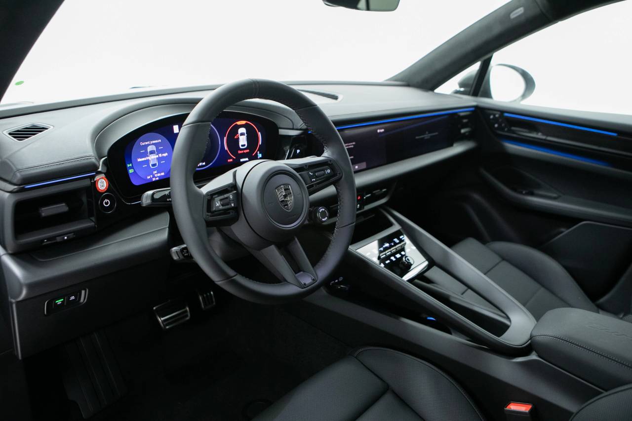 Thumbnail: 2025 Porsche Macan - 4