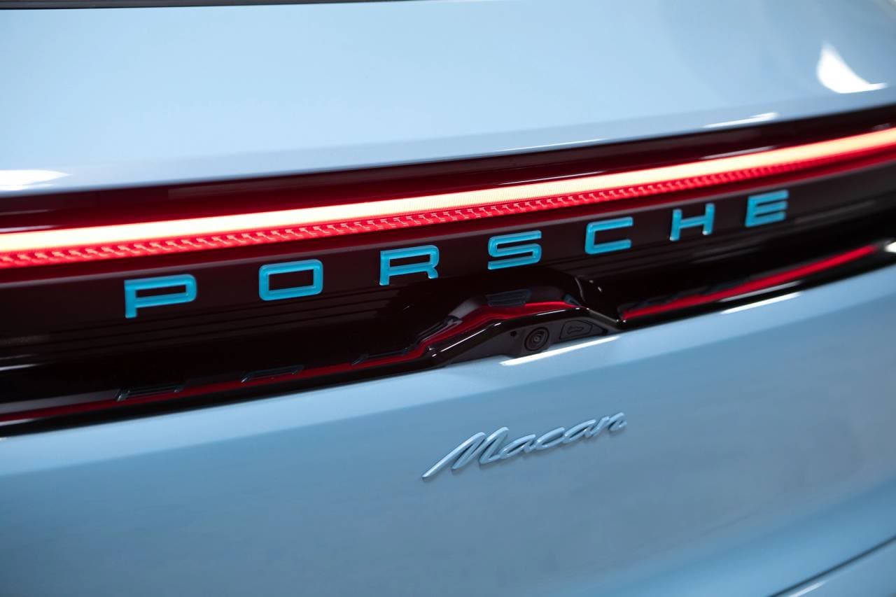 Thumbnail: 2026 Porsche Macan - 15