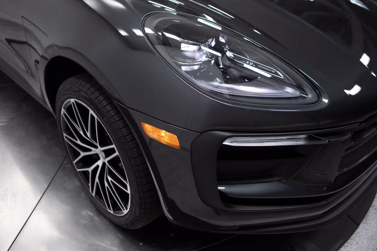 Thumbnail: 2026 Porsche Macan - 12