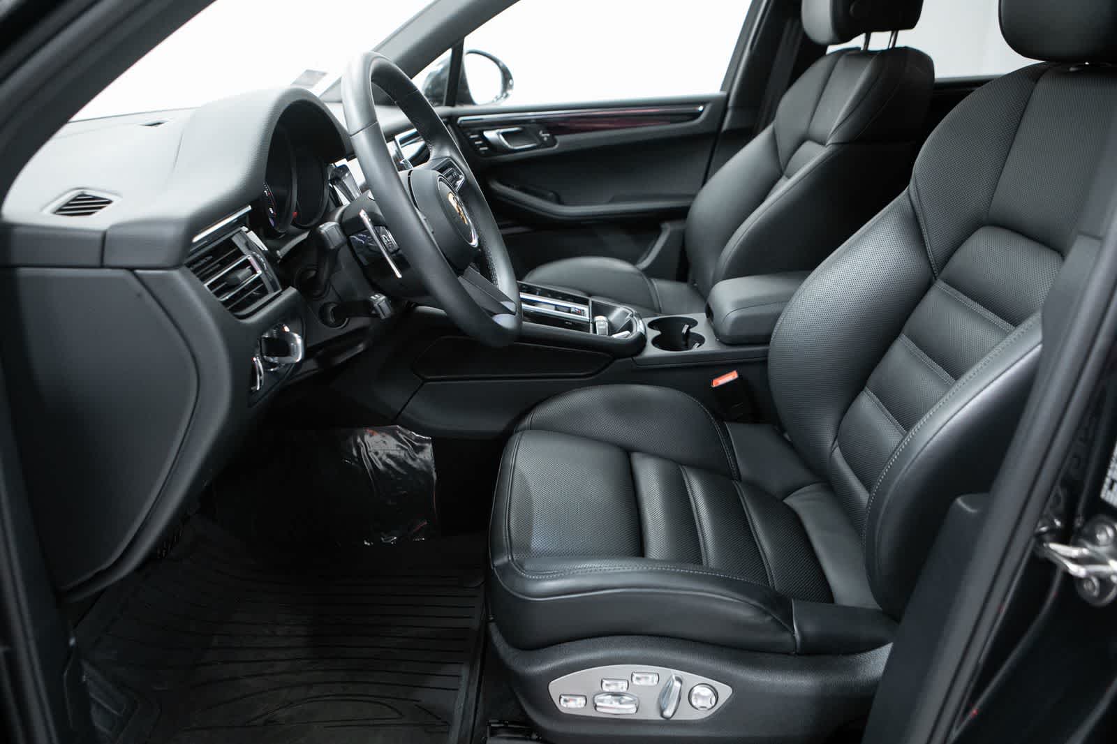 Thumbnail: 2026 Porsche Macan - 23