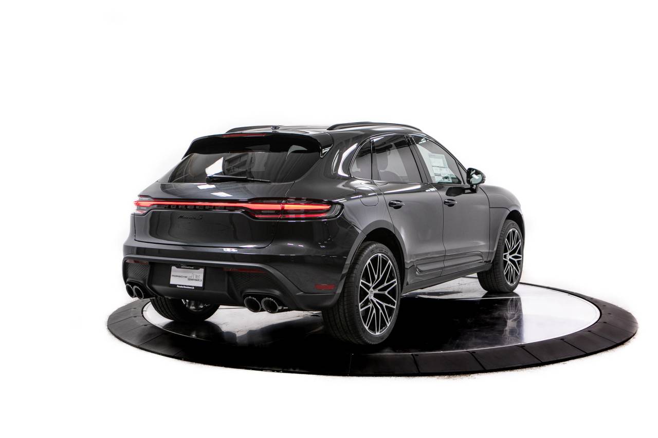 Thumbnail: 2026 Porsche Macan - 7