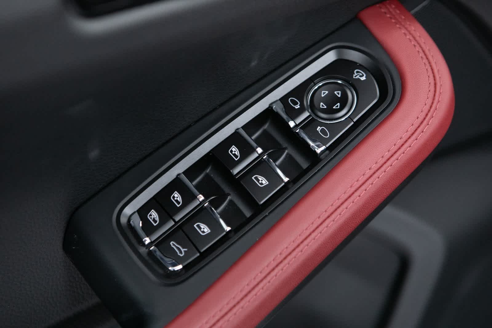 Thumbnail: 2025 Porsche Macan - 18