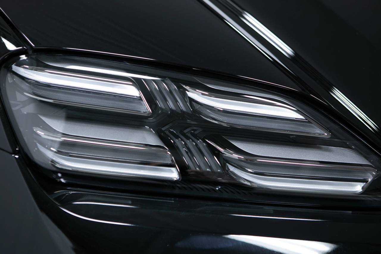 Thumbnail: 2026 Porsche Macan - 13