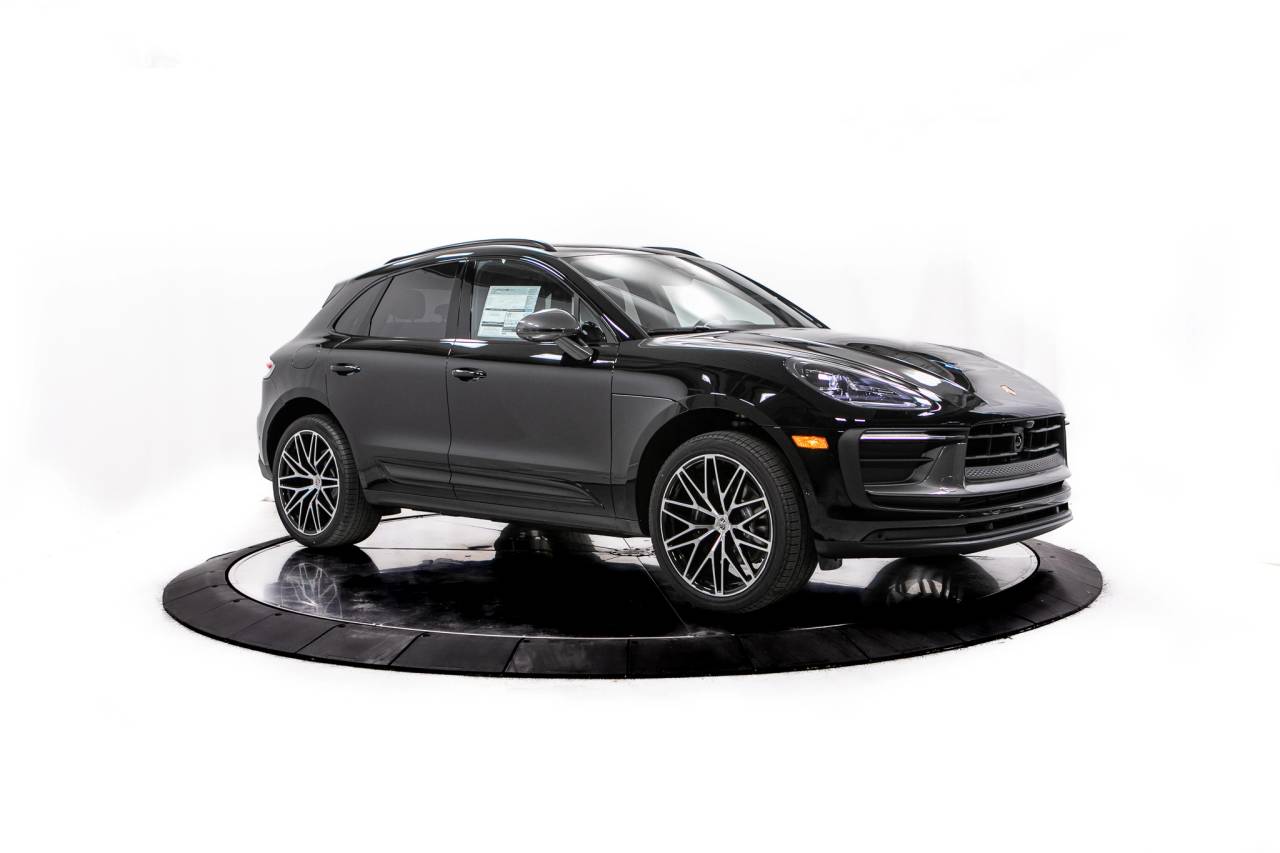 Thumbnail: 2026 Porsche Macan - 9