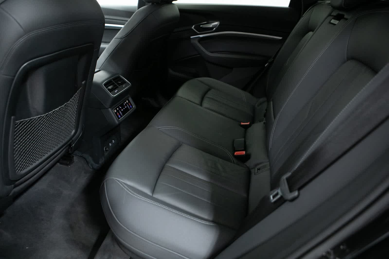 Thumbnail: 2022 Audi e-tron - 26