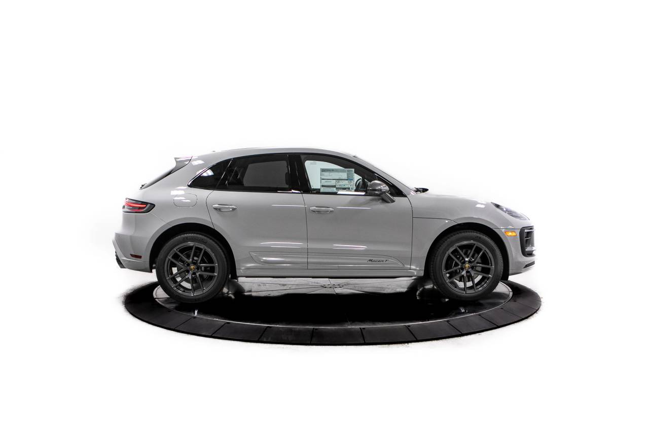 Thumbnail: 2026 Porsche Macan - 8