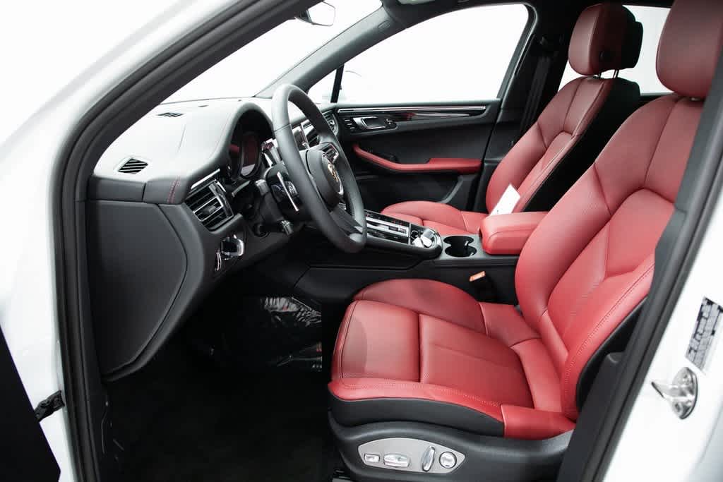 Thumbnail: 2025 Porsche Macan - 16