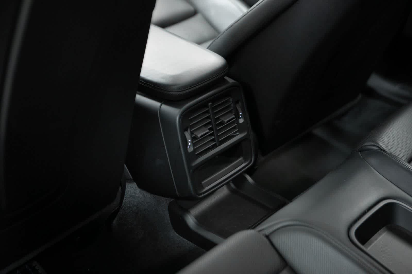 Thumbnail: 2022 Porsche Taycan - 29