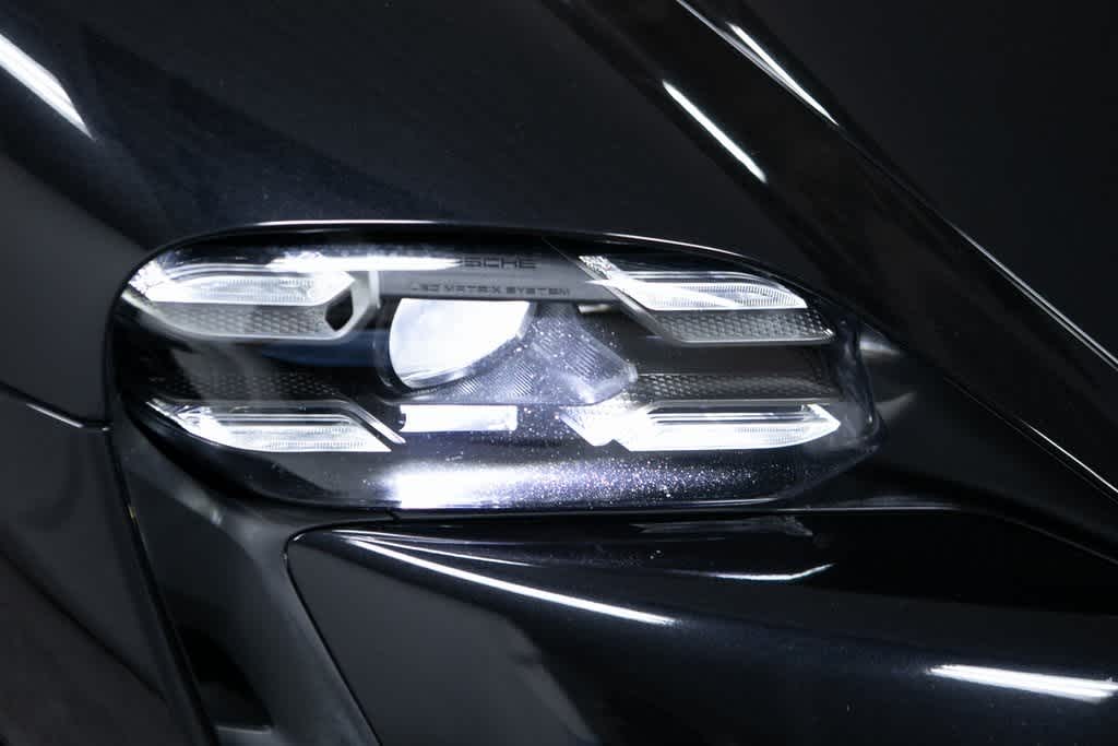 Thumbnail: 2022 Porsche Taycan - 33