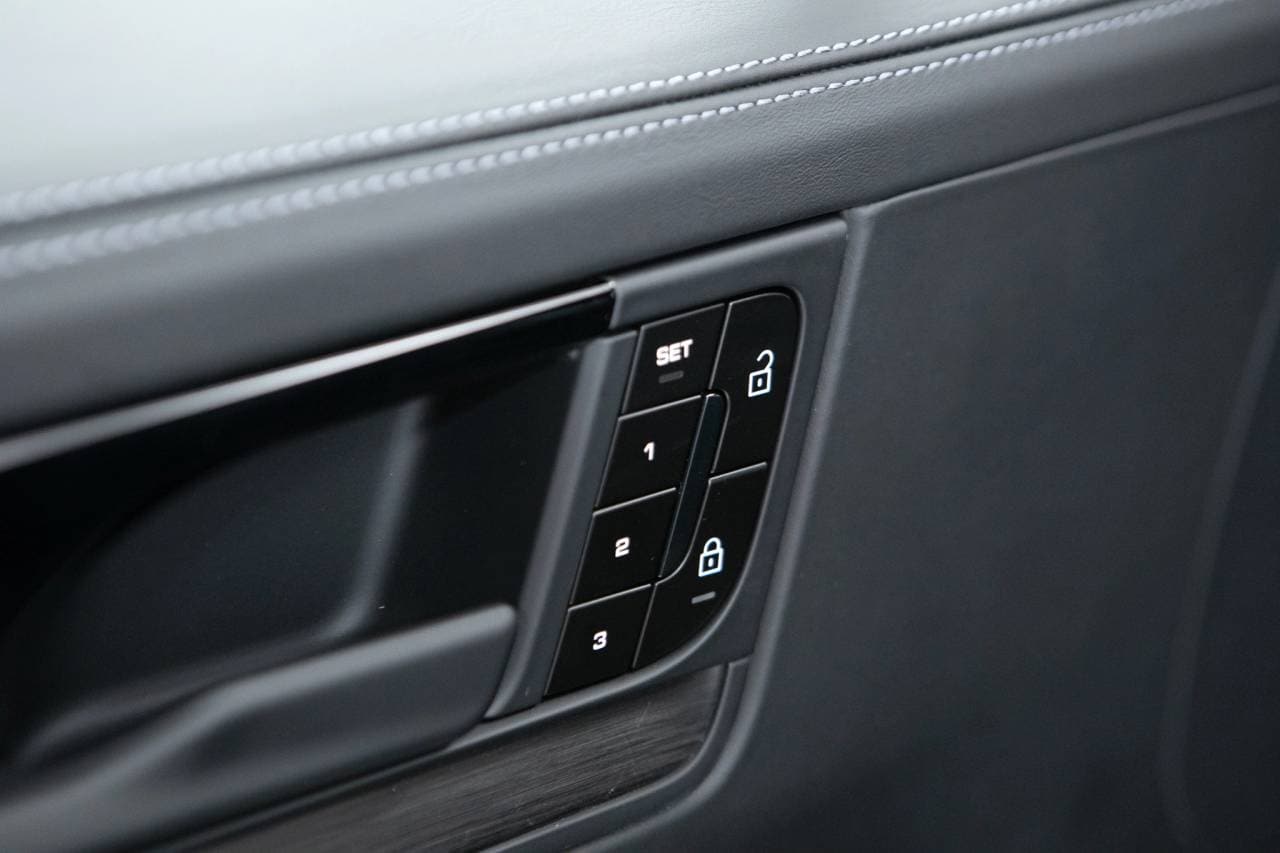 Thumbnail: 2026 Porsche Cayenne - 26