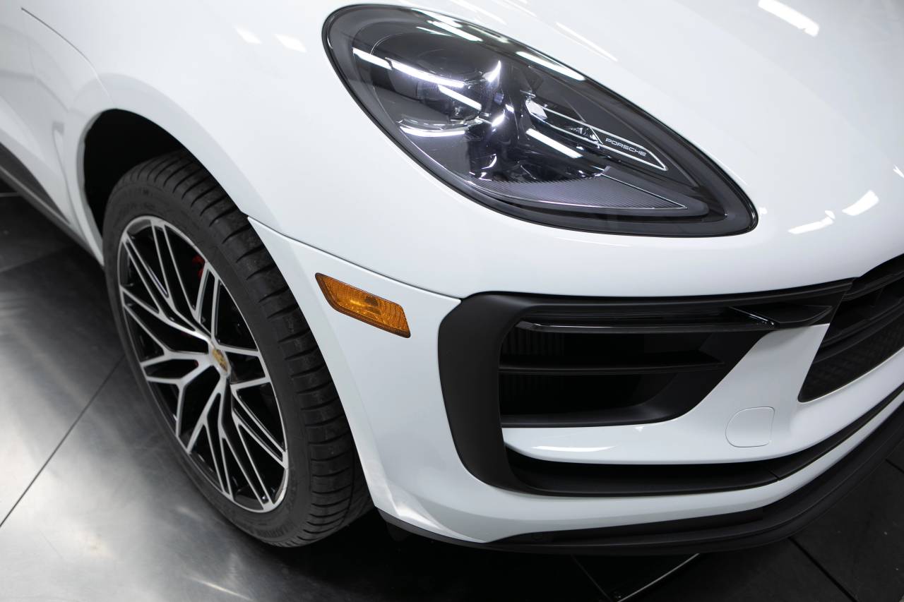 Thumbnail: 2025 Porsche Macan - 14
