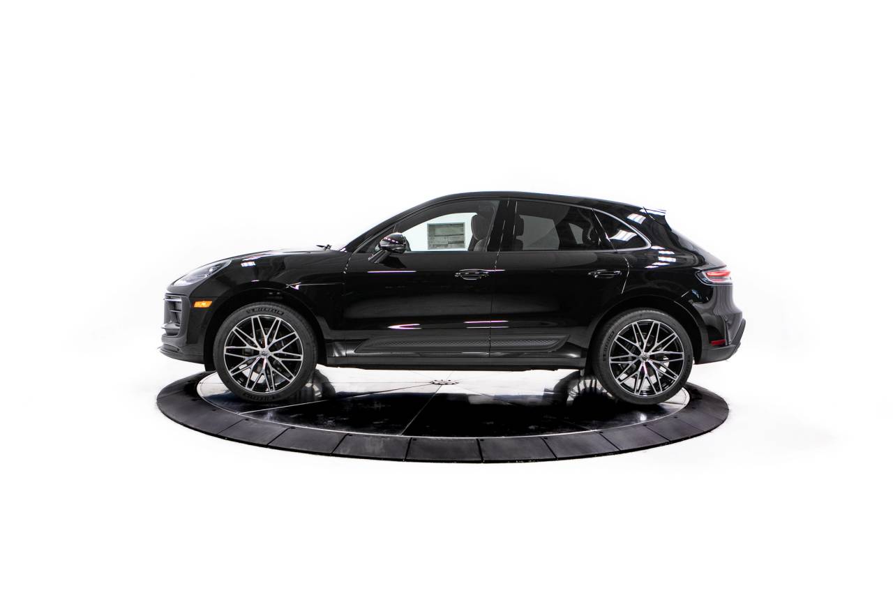 2026 Porsche Macan T photo 2