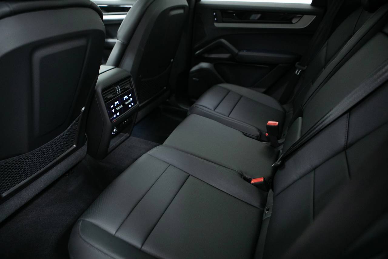 Thumbnail: 2025 Porsche Cayenne - 38