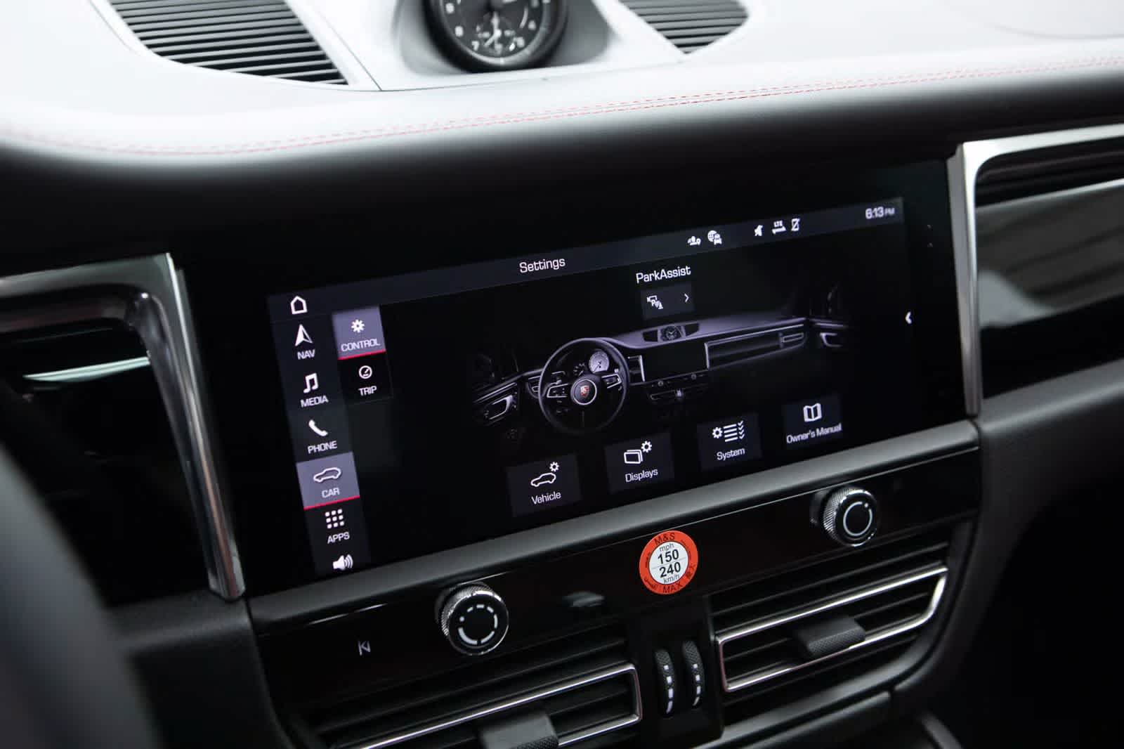 Thumbnail: 2026 Porsche Macan - 15