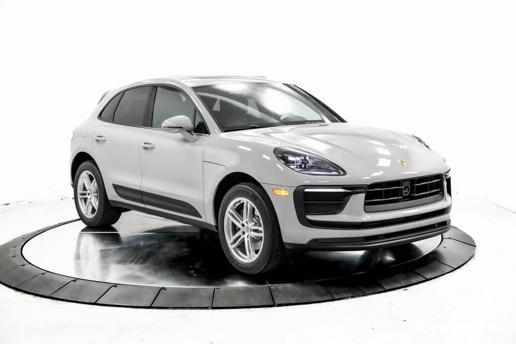 Thumbnail: 2025 Porsche Macan - 3