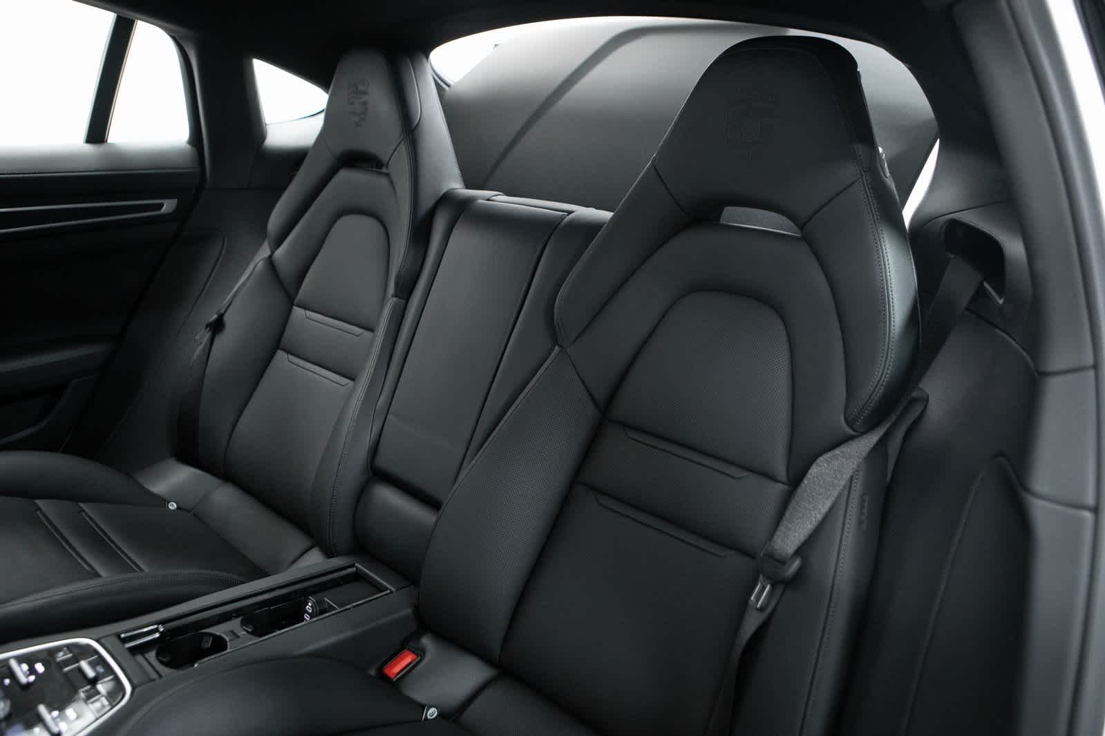 Thumbnail: 2023 Porsche Panamera - 30