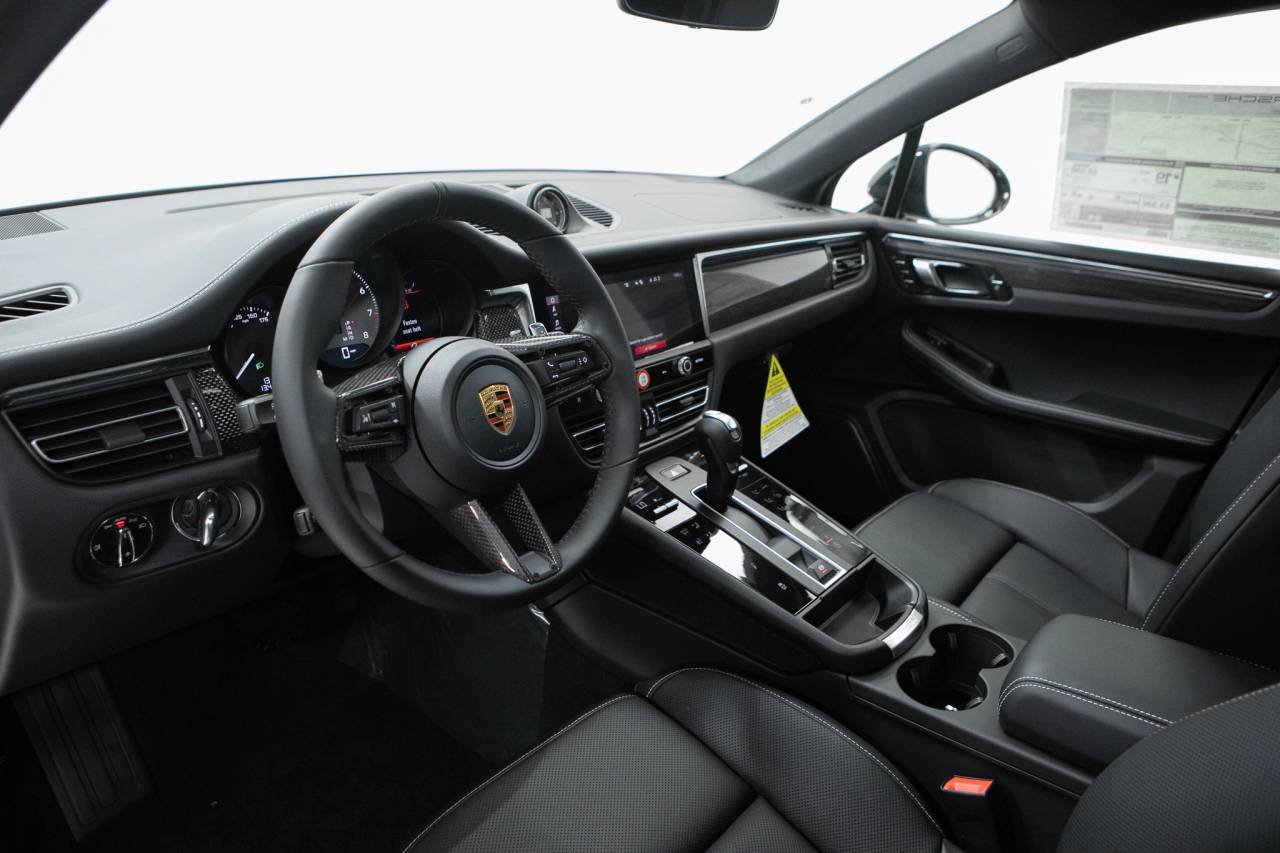 Thumbnail: 2026 Porsche Macan - 4