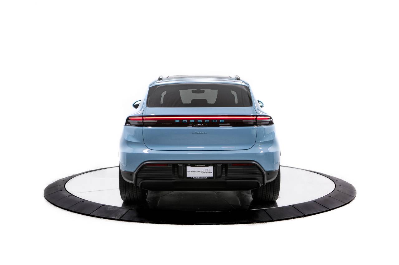 Thumbnail: 2026 Porsche Macan - 6