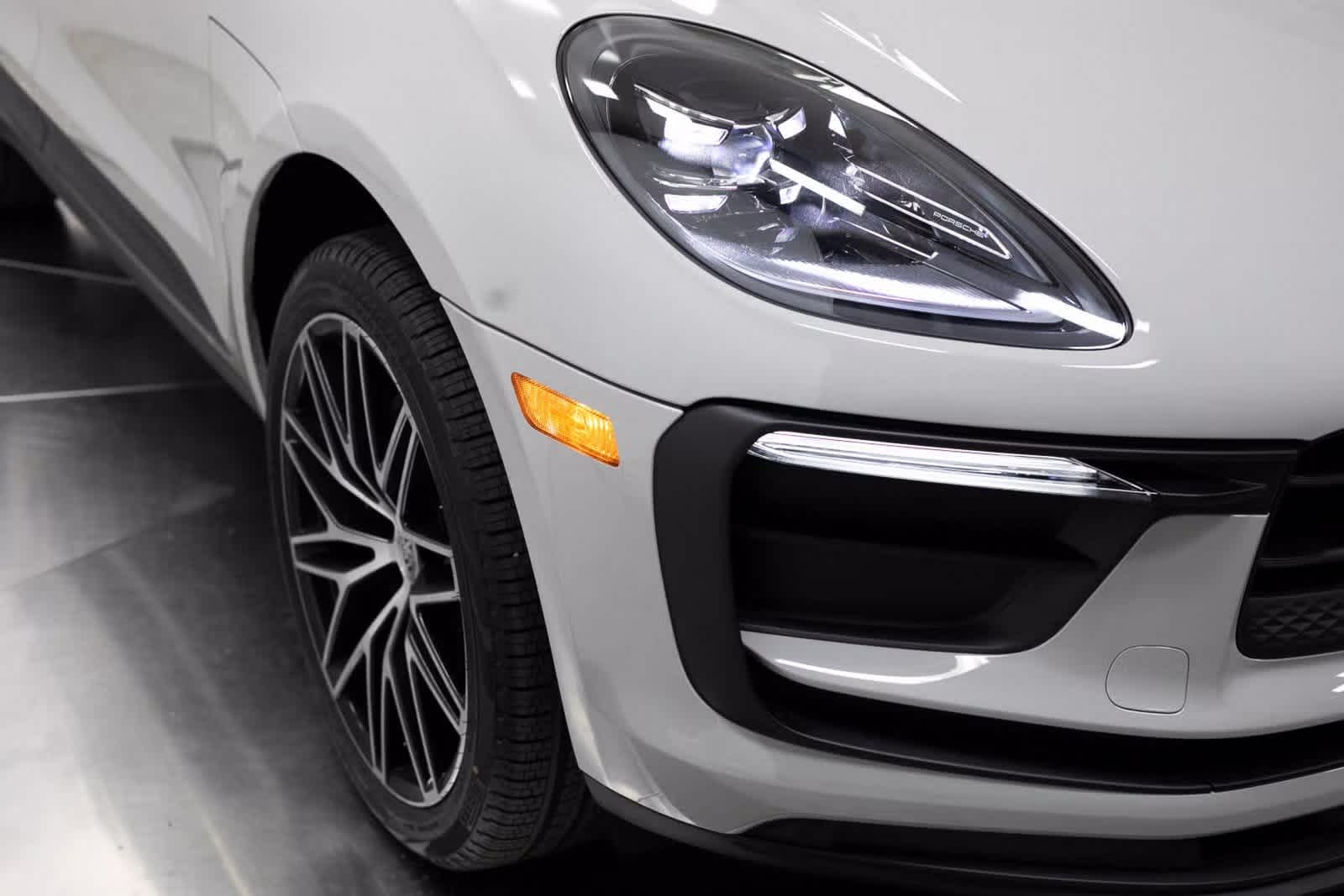 Thumbnail: 2025 Porsche Macan - 12