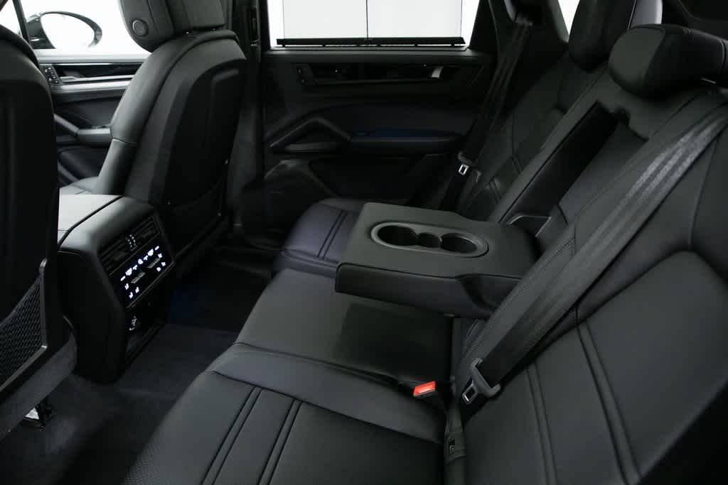 Thumbnail: 2025 Porsche Cayenne - 30