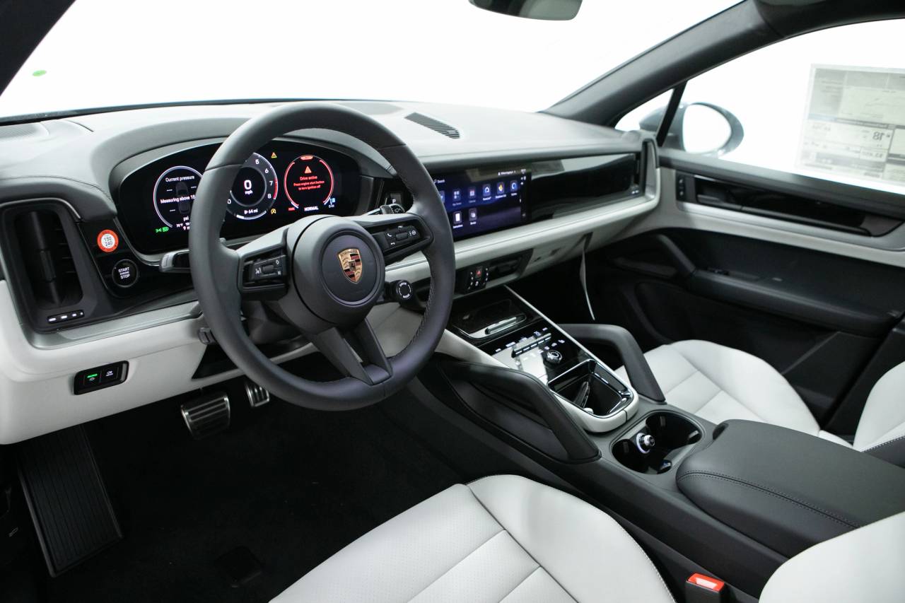 2026 Porsche Cayenne S photo 4