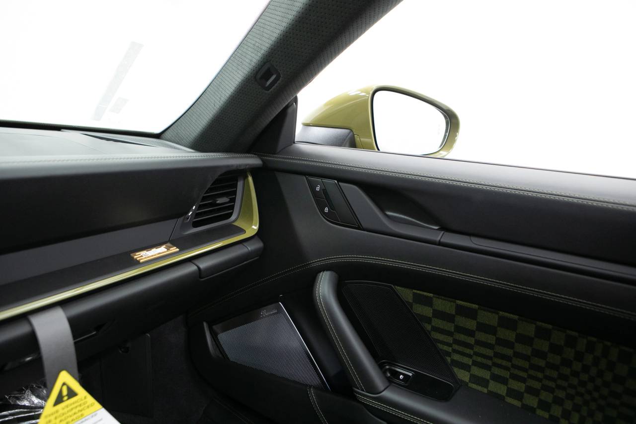 Thumbnail: 2026 Porsche 911 - 35