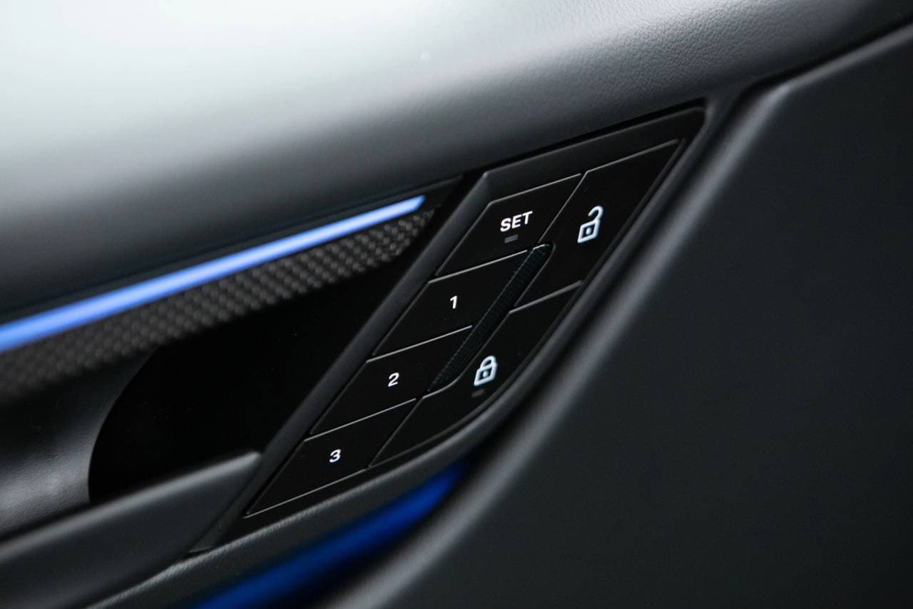 Thumbnail: 2025 Porsche Macan - 25