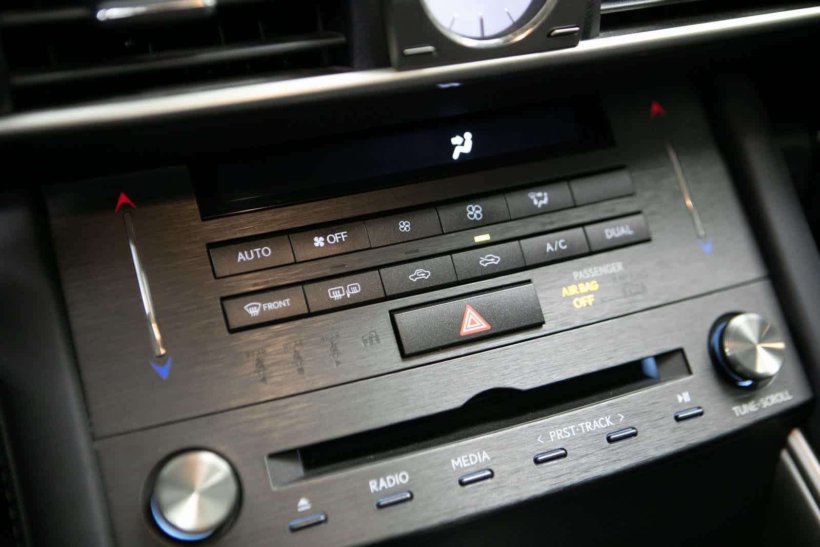 Thumbnail: 2019 Lexus IS - 20