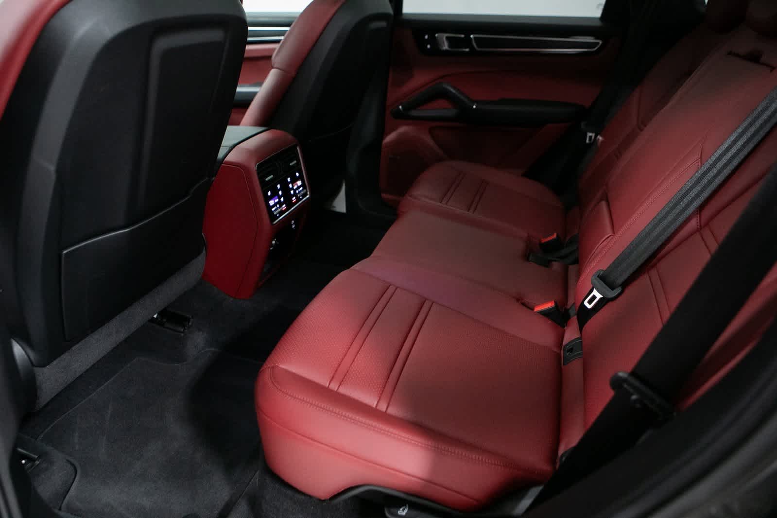 Thumbnail: 2023 Porsche Cayenne - 27