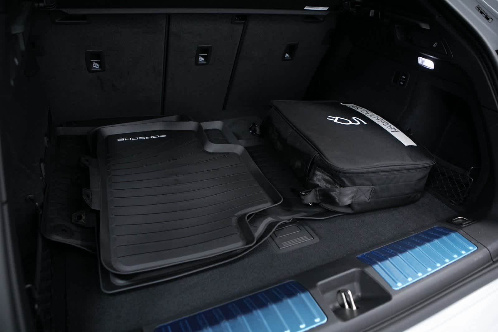 Thumbnail: 2025 Porsche Macan - 30