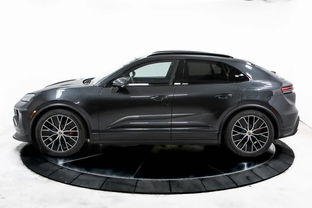 Thumbnail: 2025 Porsche Macan - 2