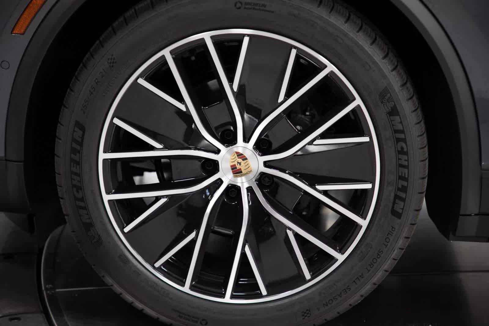 Thumbnail: 2025 Porsche Macan - 11