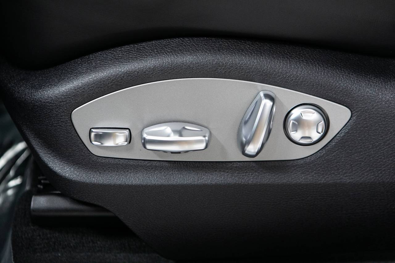 Thumbnail: 2026 Porsche Macan - 24