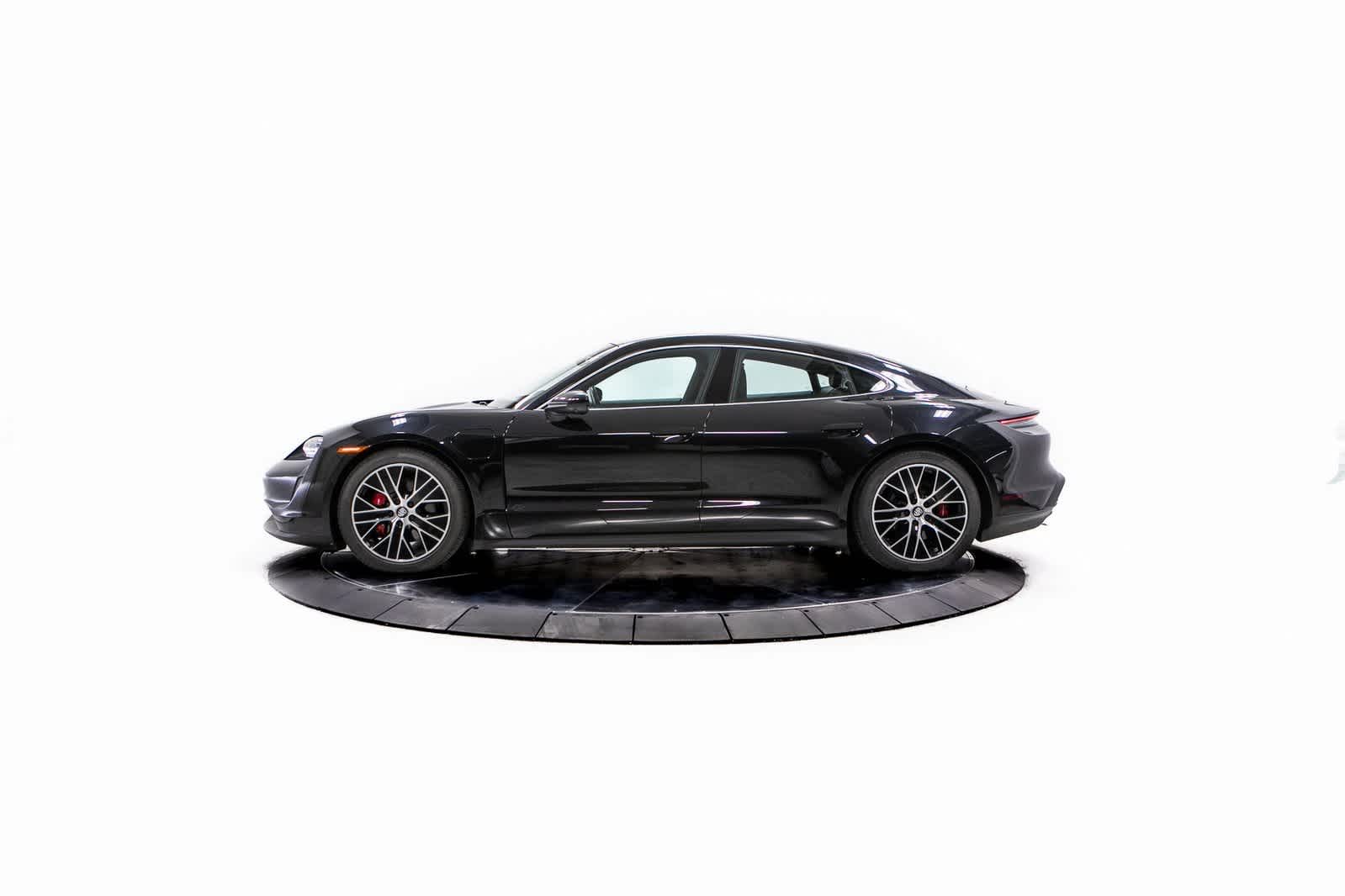 Thumbnail: 2022 Porsche Taycan - 2