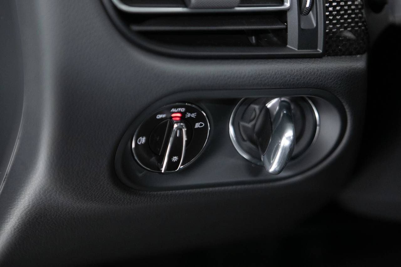 Thumbnail: 2026 Porsche Macan - 27