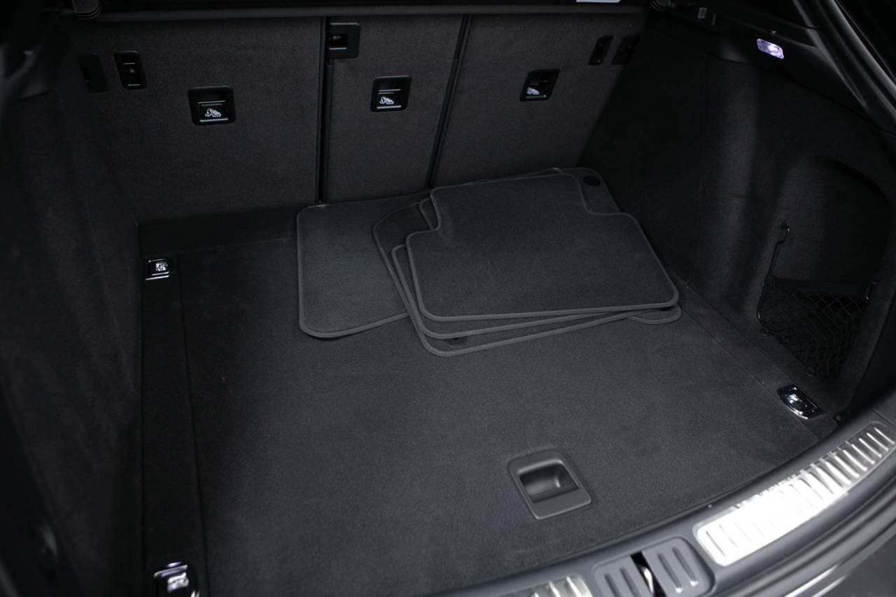 Thumbnail: 2026 Porsche Macan - 37