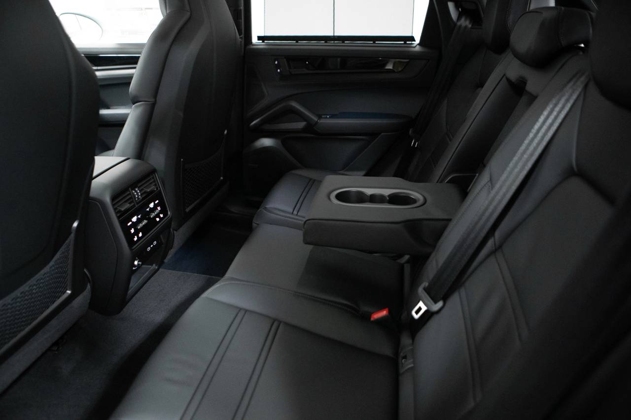 Thumbnail: 2026 Porsche Cayenne - 37