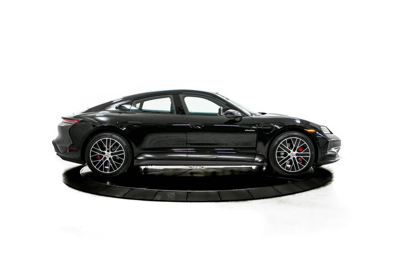 Thumbnail: 2026 Porsche Taycan - 8