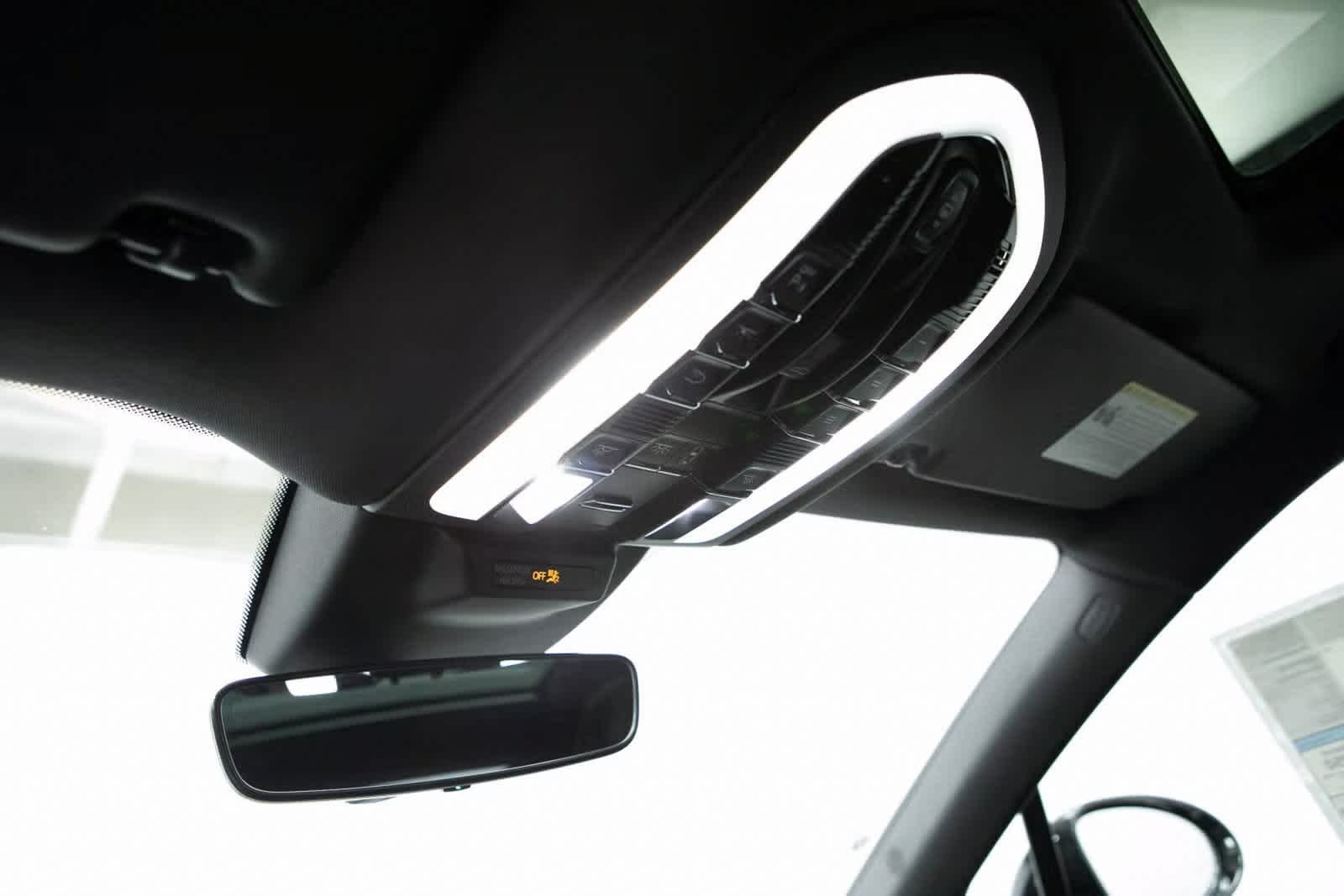 Thumbnail: 2025 Porsche Macan - 24