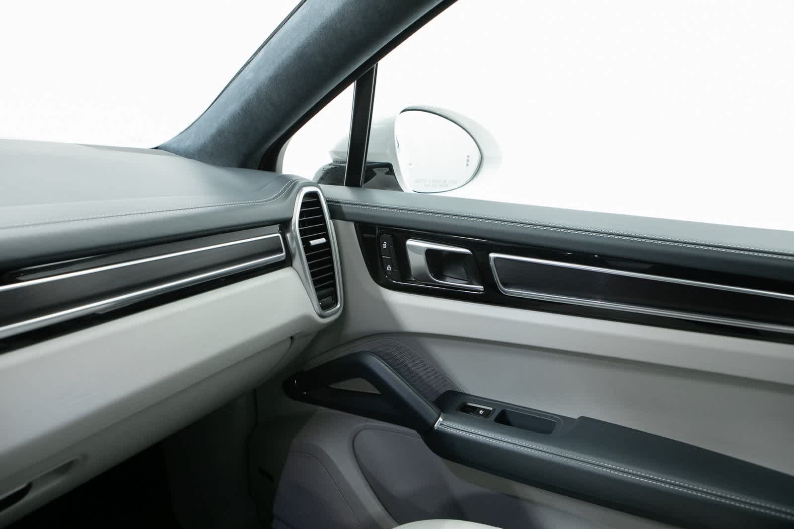 Thumbnail: 2023 Porsche Cayenne - 24