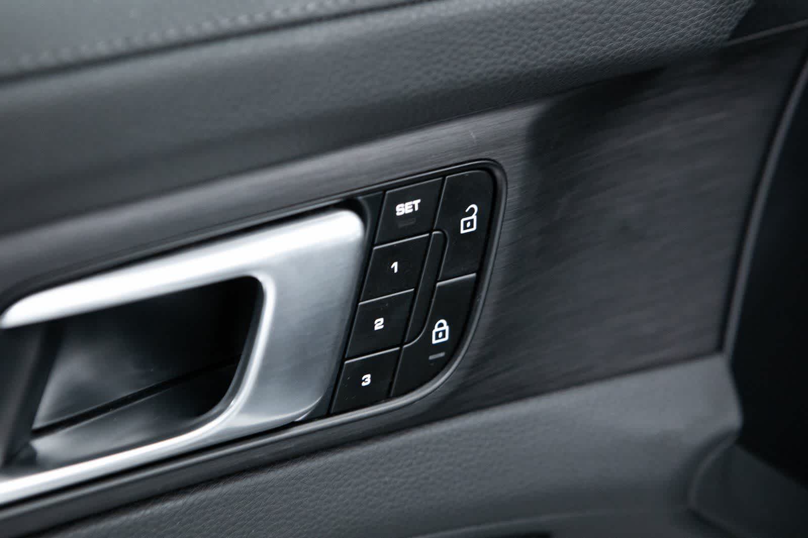 Thumbnail: 2023 Porsche Panamera - 19