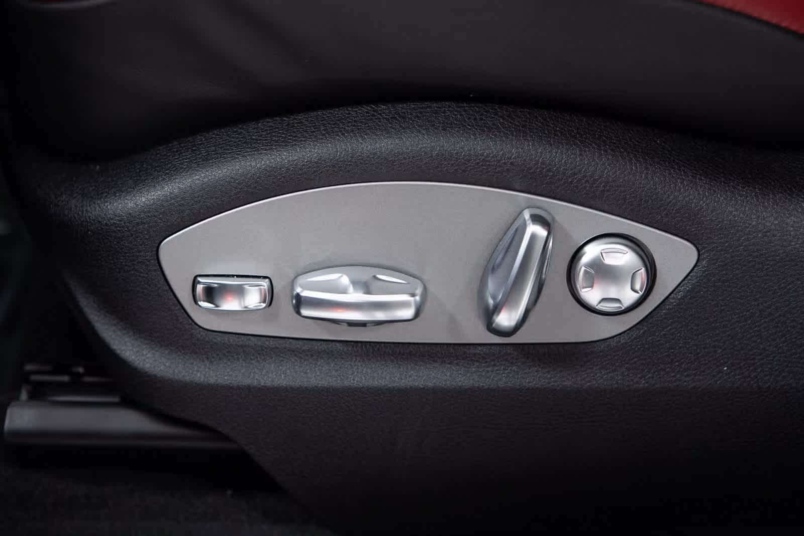 Thumbnail: 2025 Porsche Macan - 18