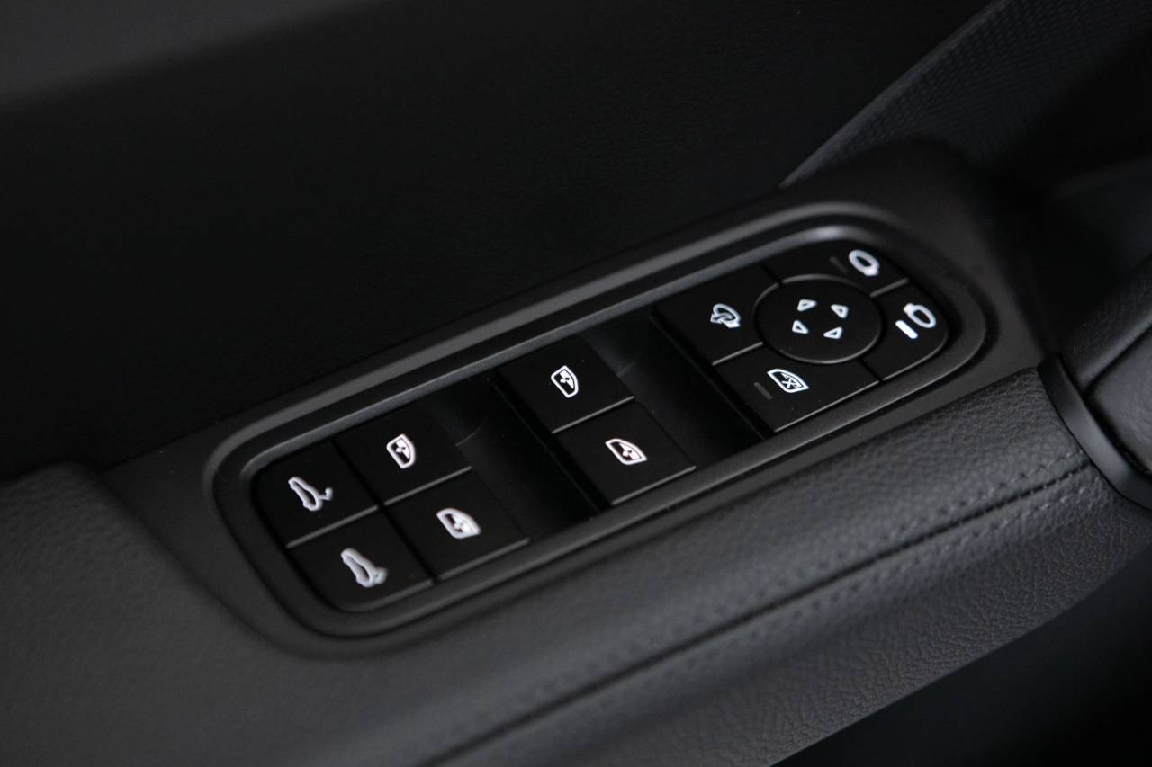 Thumbnail: 2026 Porsche Cayenne - 25